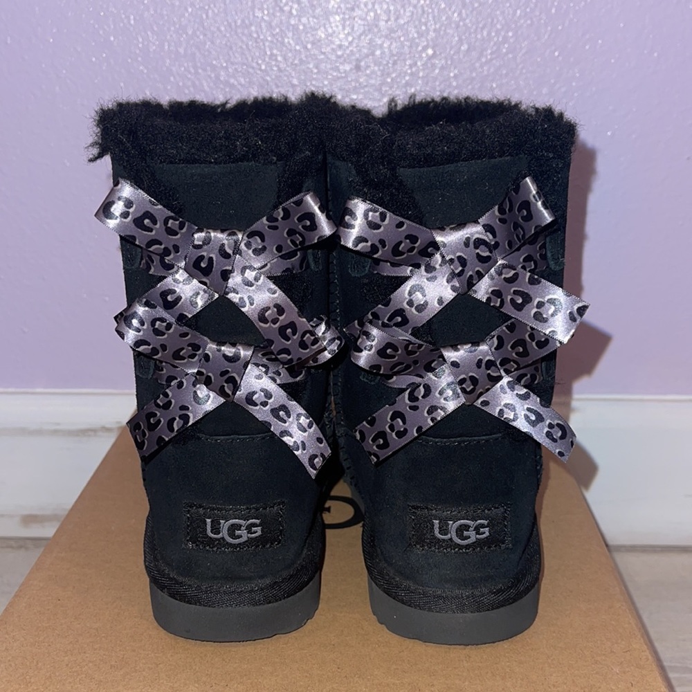 BRAND NEW Girls Black Ugg’s - Picture 4 of 16